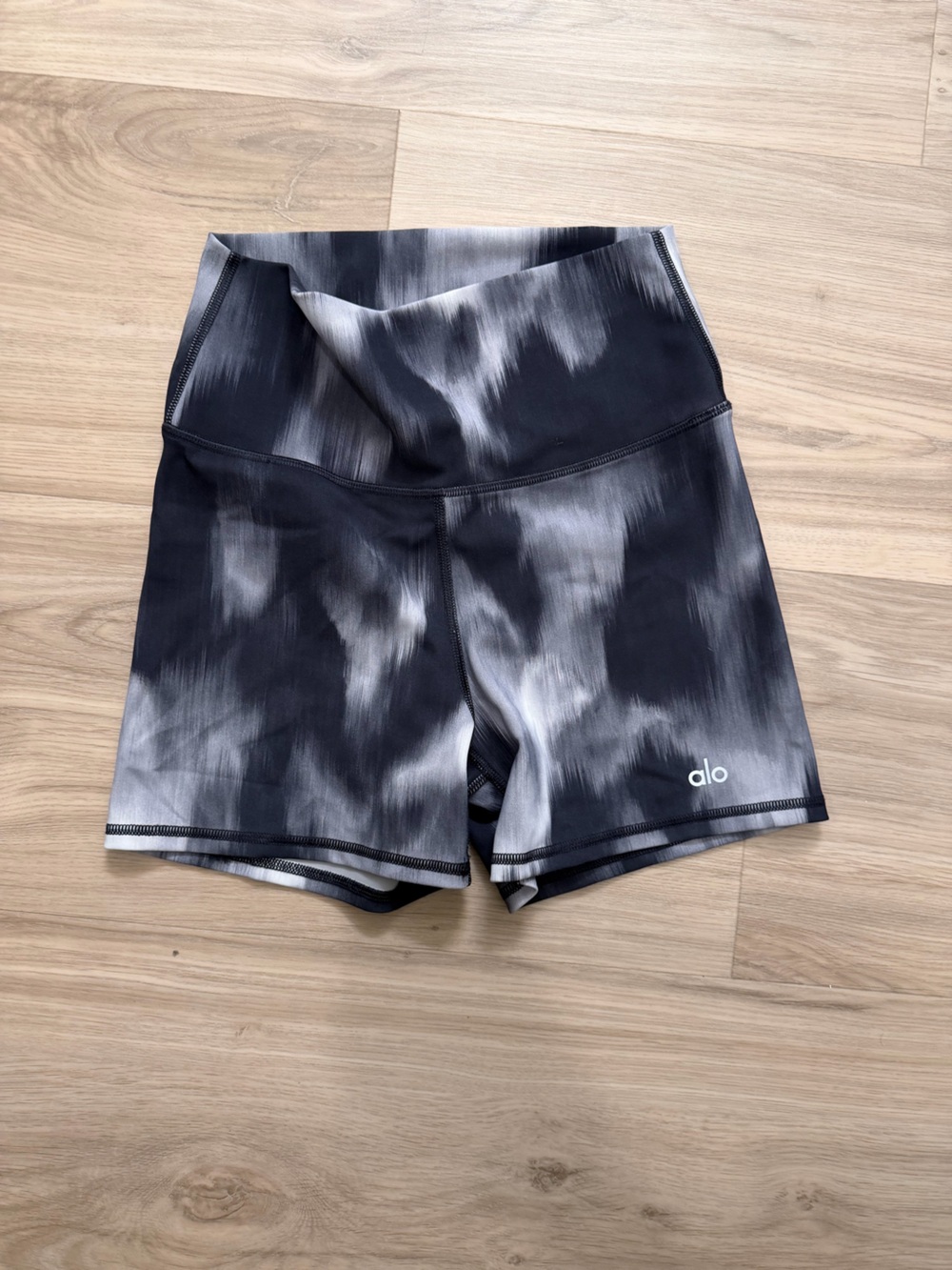 Women’s Alo High-Rise Bike Shorts in Black & Gray Tie-Dye